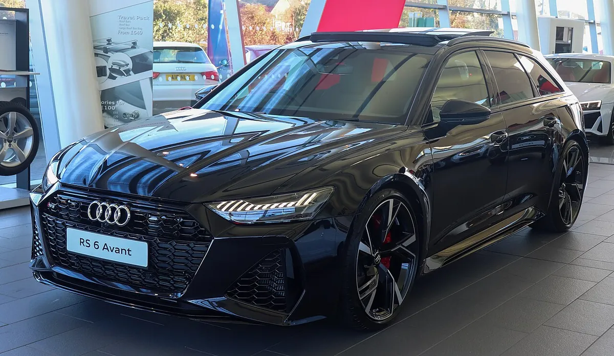 Audi RS 6 Avant C8 estate viewed from the front and side