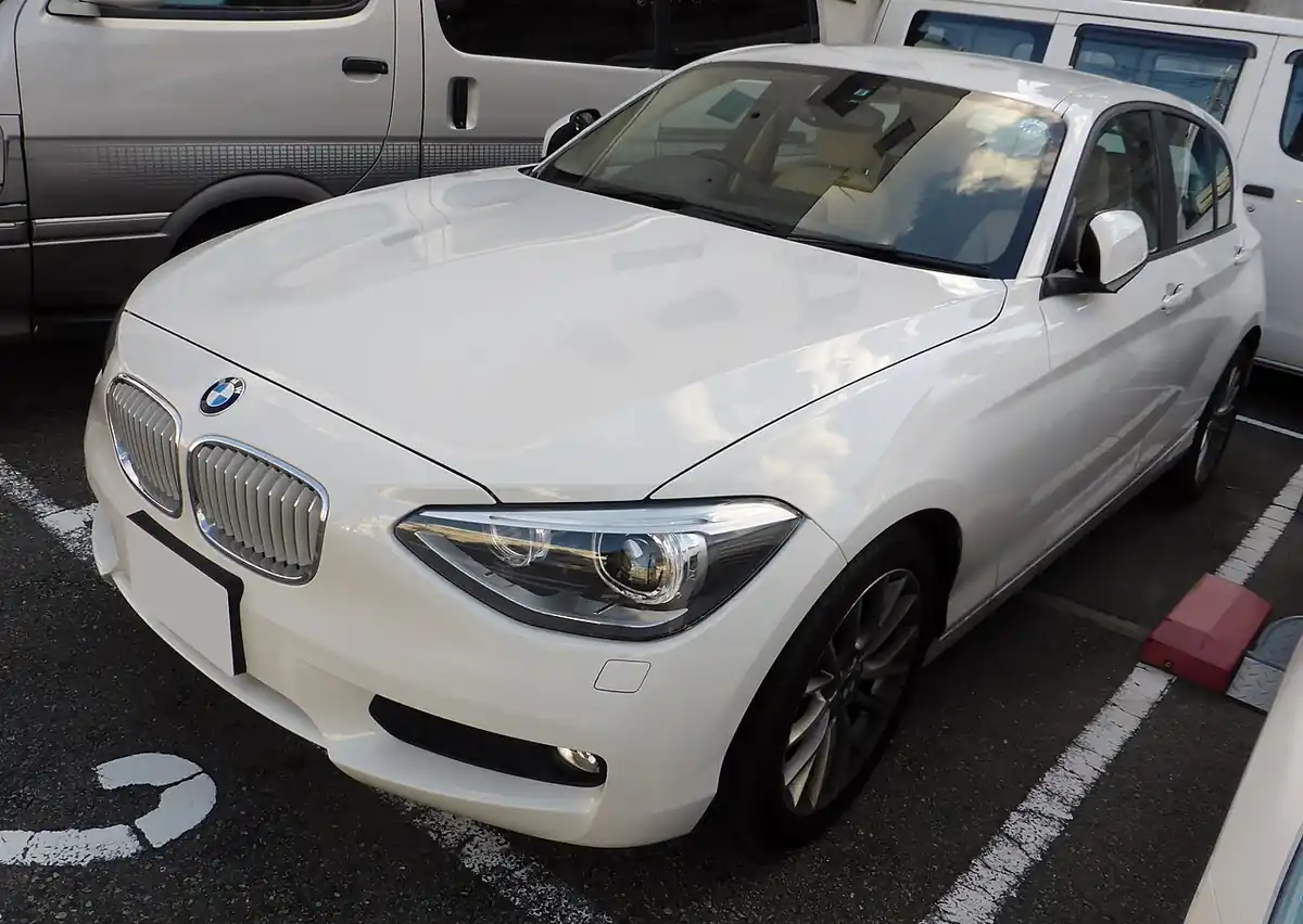 BMW 116i hatchback exterior reference photograph