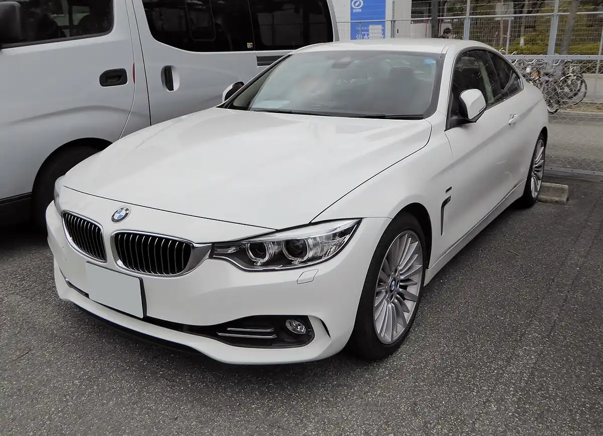 BMW 420i Coupé Luxury exterior reference photograph