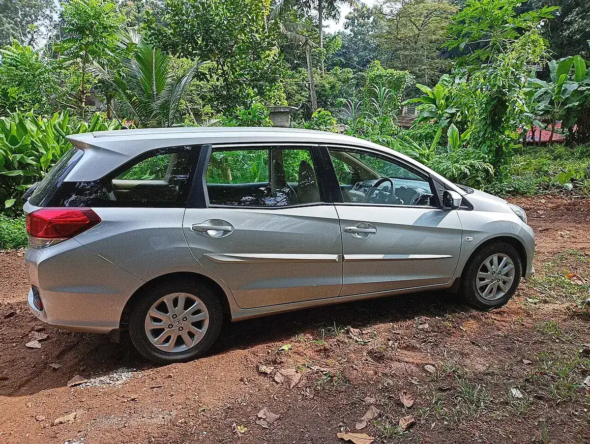 Silver first-generation Honda Mobilio i-VTEC viewed from the side in Kerala
