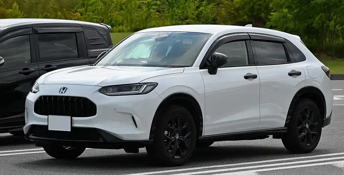 White Honda ZR-V e:HEV Z Black Style viewed from the front and side in Japan