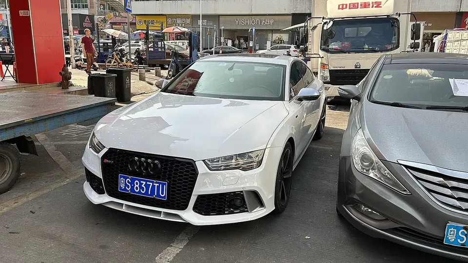White Audi RS 7 C7 Sportback viewed from the front
