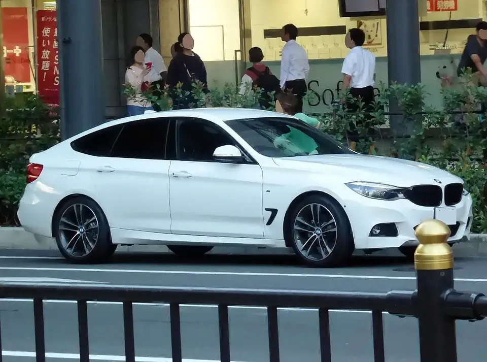 BMW 320i Gran Turismo exterior reference photograph