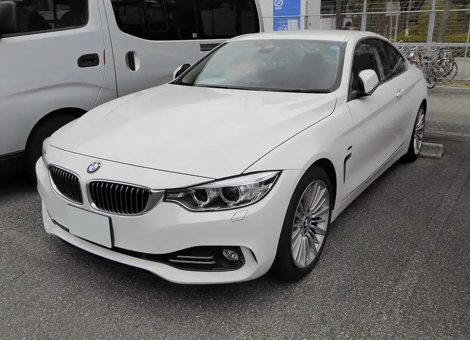 BMW 420i Coupé Luxury exterior reference photograph