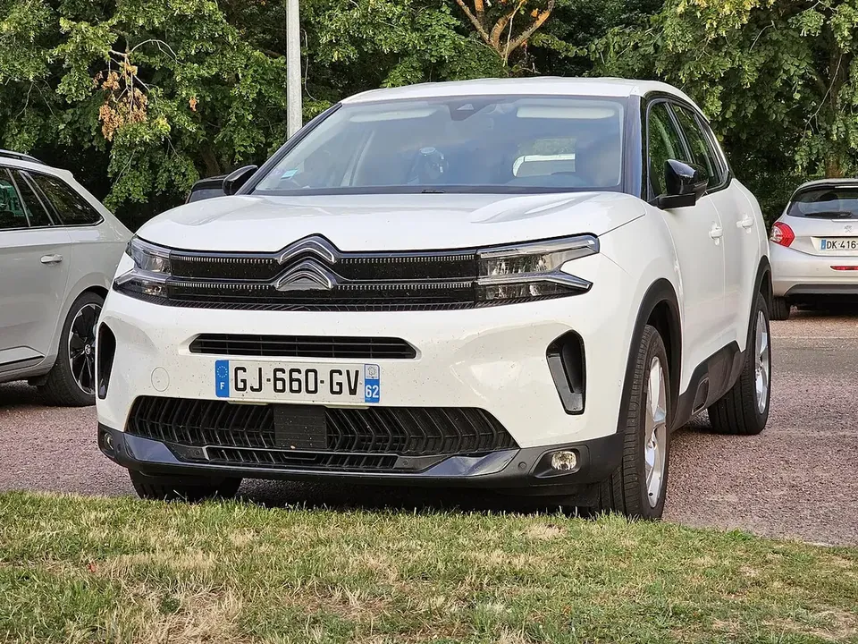 White first-generation facelift Citroën C5 Aircross C84 carrying French registration
