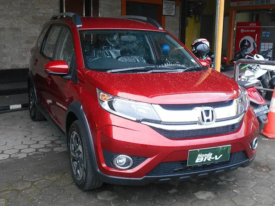 Red 2016 first-generation Honda BR-V viewed from the front and side