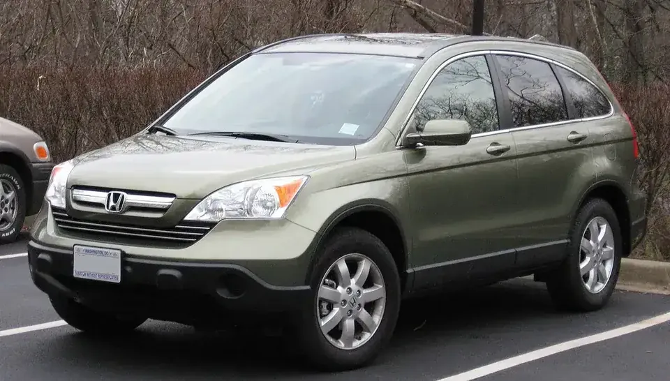 Olive 2007 third-generation Honda CR-V viewed from the front and side