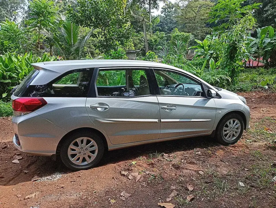 Silver first-generation Honda Mobilio i-VTEC viewed from the side in Kerala