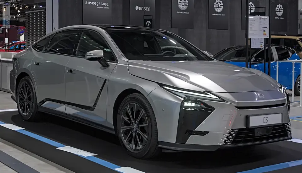 Eighth-generation Lexus ES 350h hybrid sedan in a front three-quarter view.
