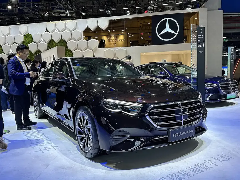 Mercedes-Benz E-Class long-wheelbase sedan exterior reference photograph