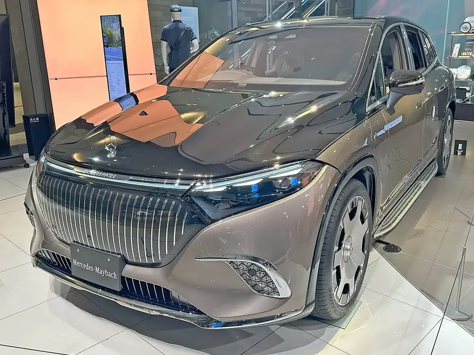 Mercedes-Maybach EQS 680 SUV exterior reference photograph