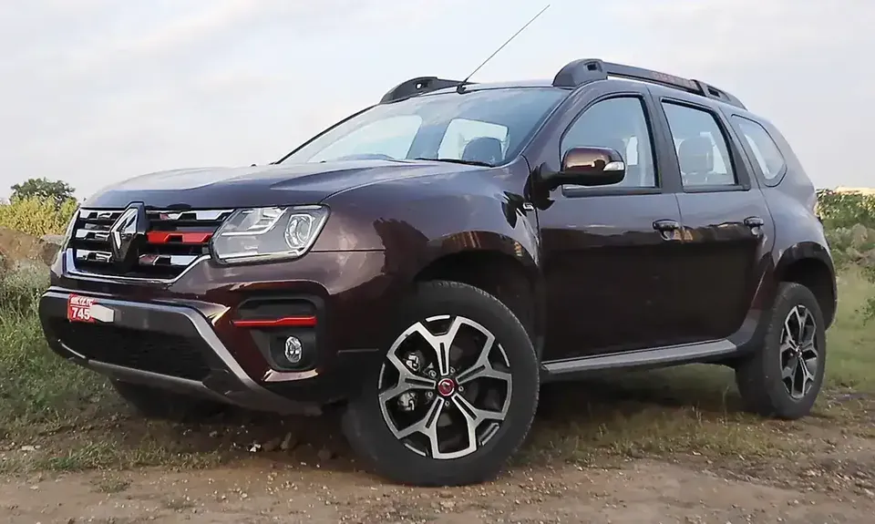 Dark red 2020 Indian Renault Duster RXZ 1.3 turbo CVT viewed from the front and side
