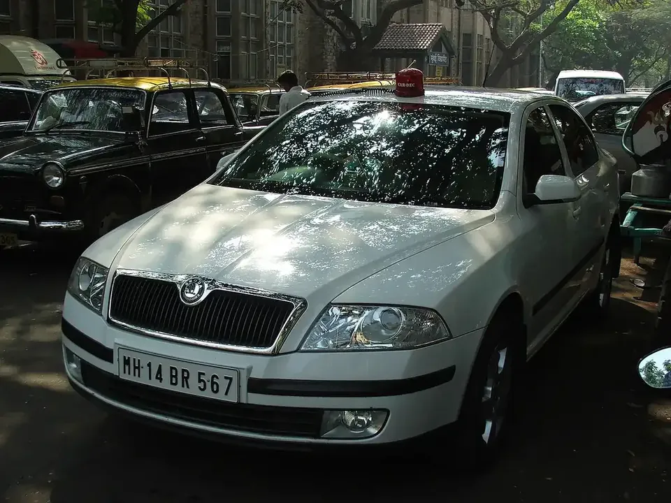 Silver Škoda Laura viewed from the front on a Mumbai street