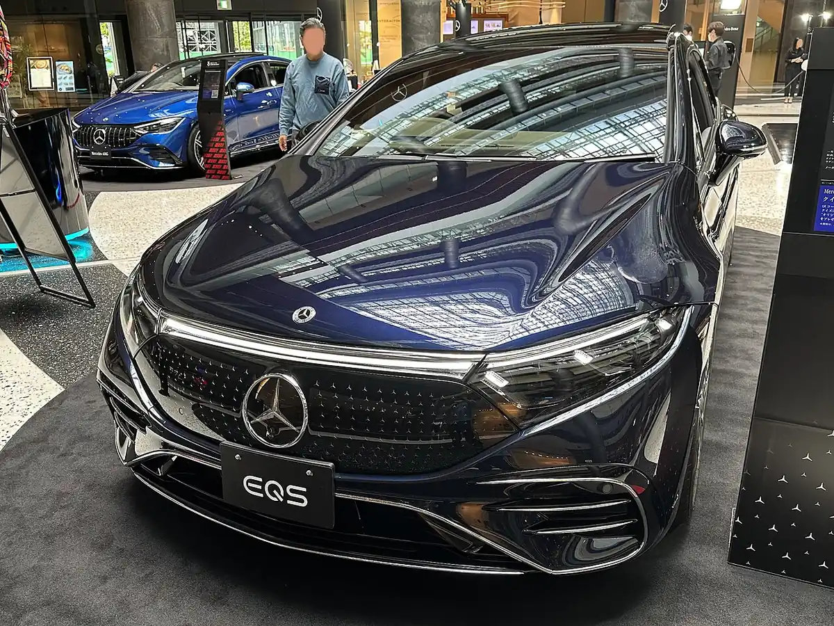 Mercedes-Benz EQS 450+ exterior reference photograph
