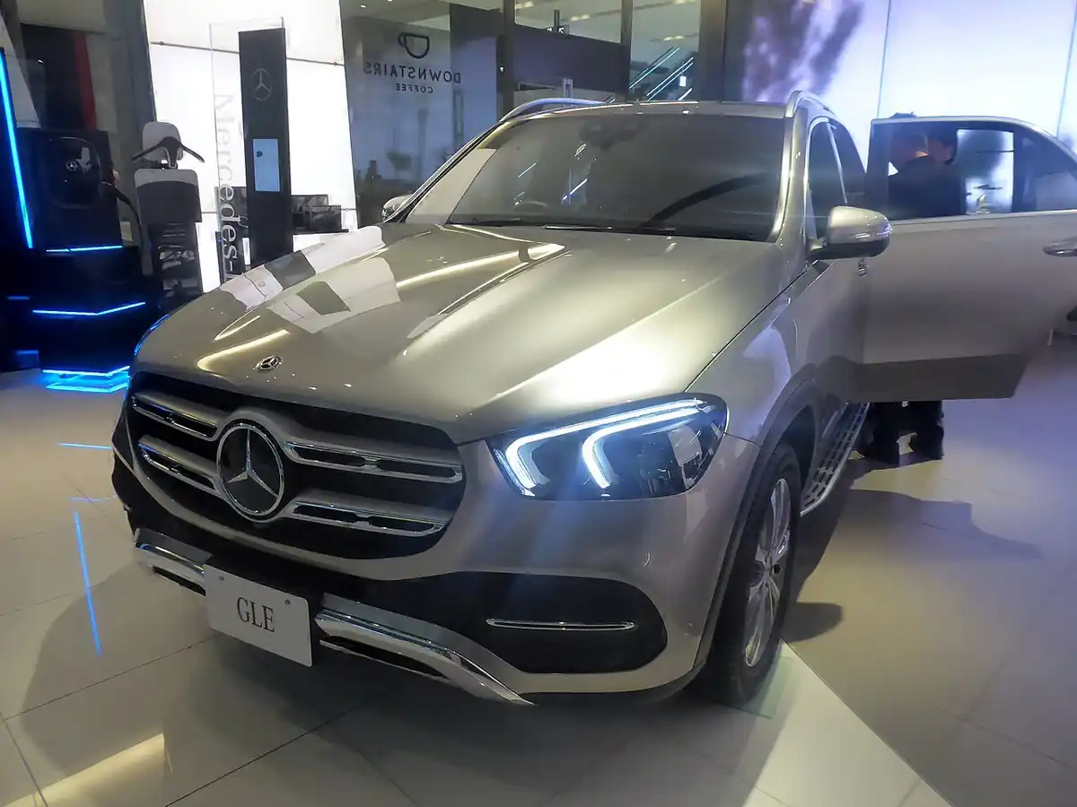 Mercedes-Benz GLE 300 d 4MATIC exterior reference photograph