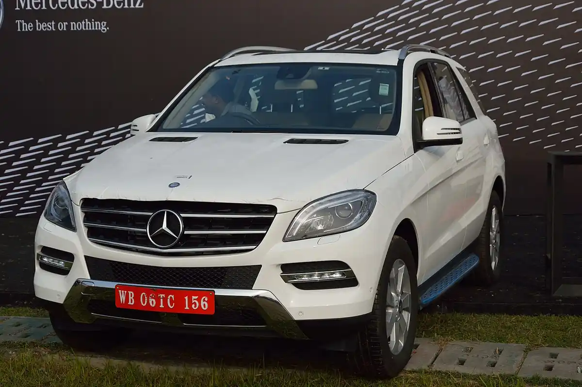 Mercedes-Benz ML 250 CDI 4MATIC photographed in Kolkata in 2015 exterior reference photograph