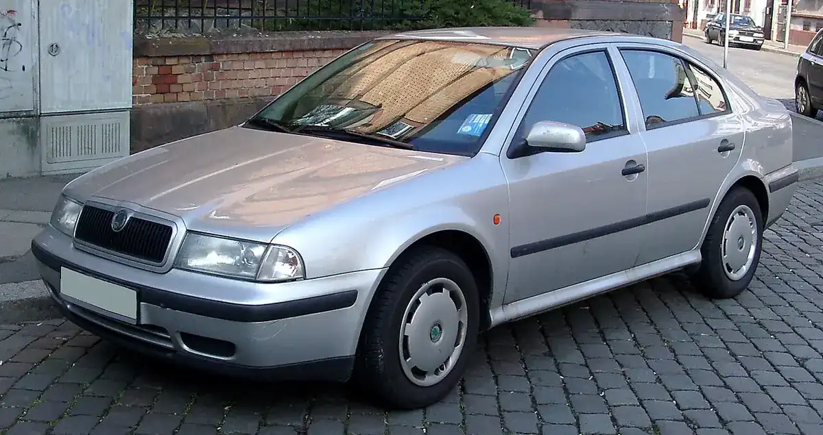 Silver first-generation Škoda Octavia liftback seen from the front and side