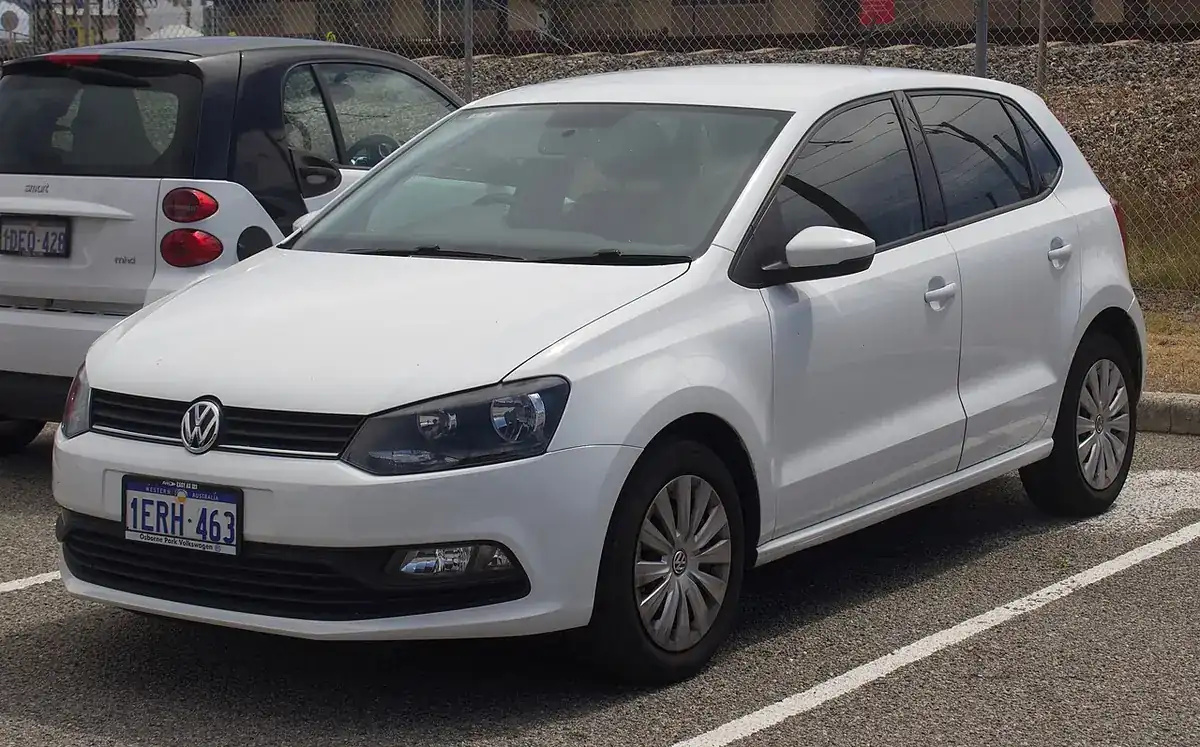 White facelift Volkswagen Polo Mk5 five-door hatchback viewed from the front and side