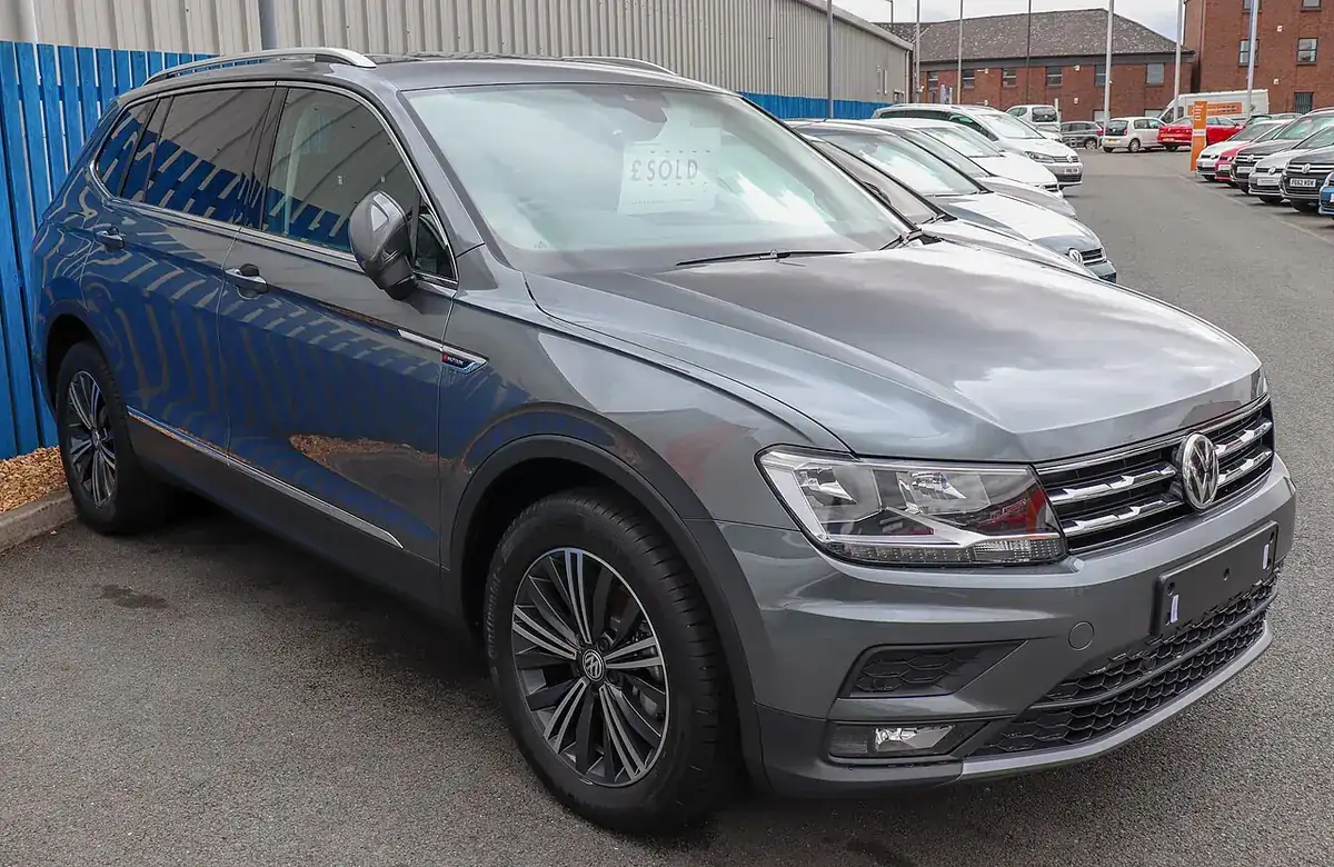 Grey pre-facelift Volkswagen Tiguan Allspace viewed from the front and side