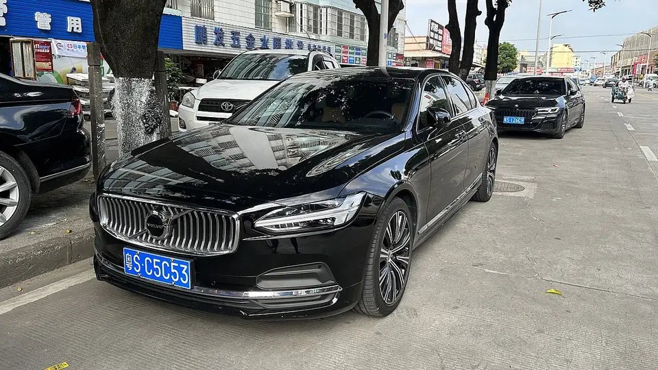 Black Volvo S90 B5 sedan seen from the front and side